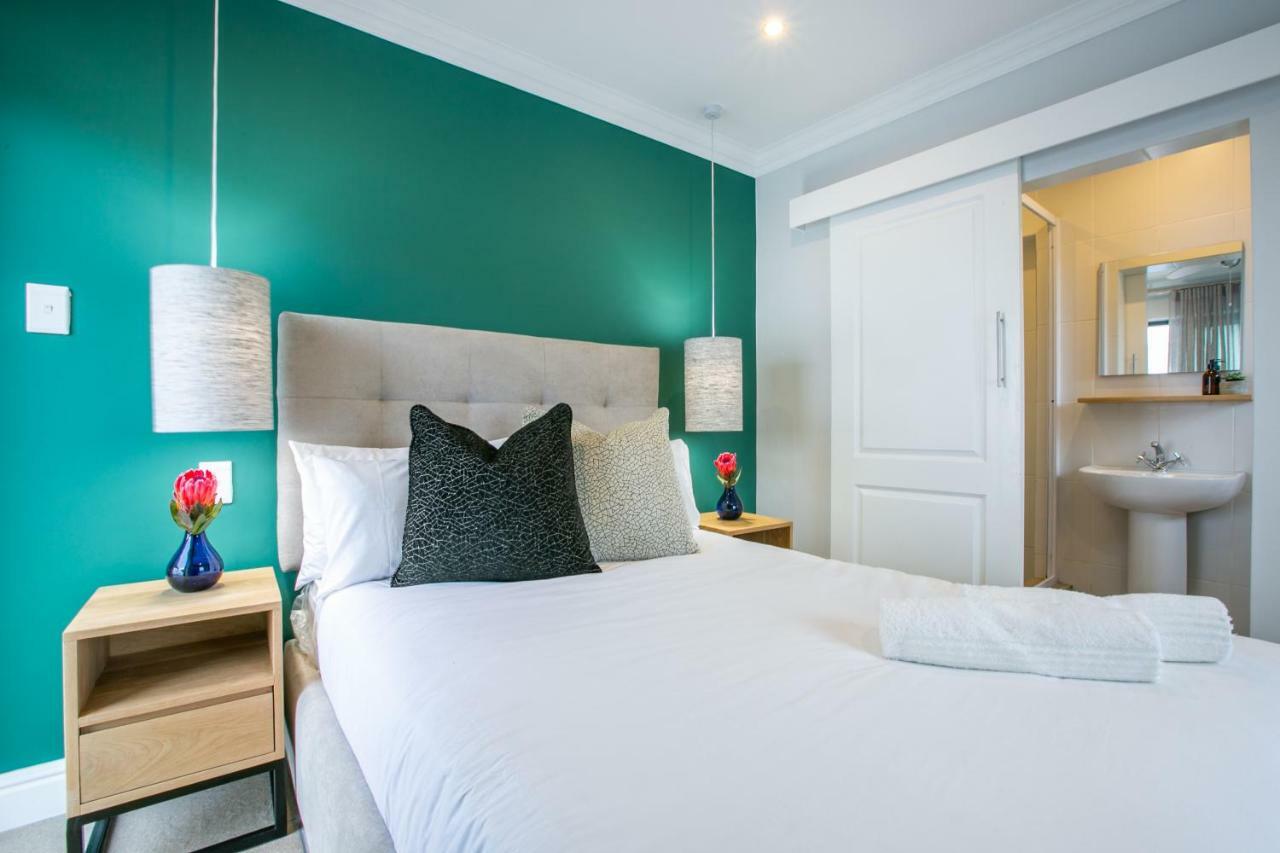 Hout & About Guest House Hout Bay Exterior foto